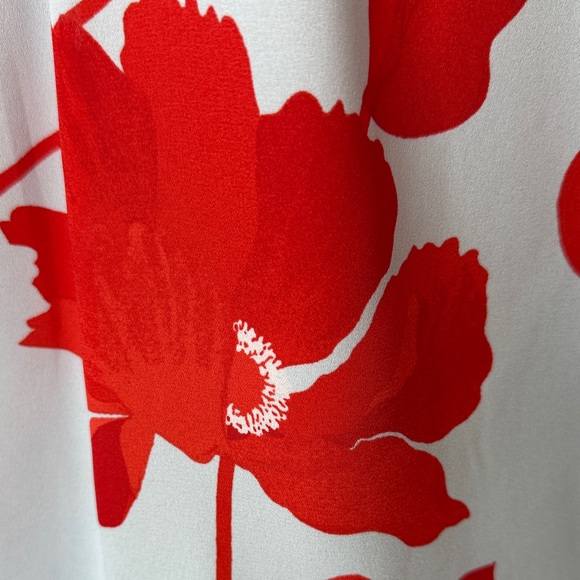 Ann Taylor Medium Petite Red Floral Lightweight Work or Casual Blouse - Picture 9 of 15